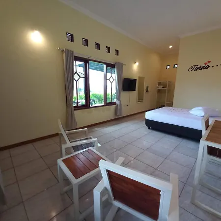 Suwon Homestay Mojokerto Exterior photo
