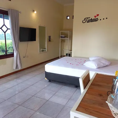 Suwon Homestay Mojokerto Exterior photo