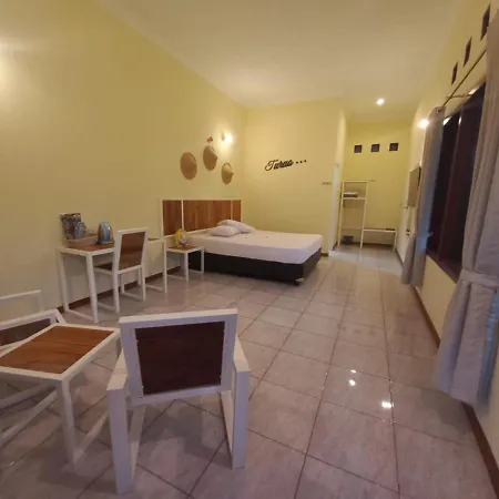 Suwon Homestay Mojokerto Exterior photo